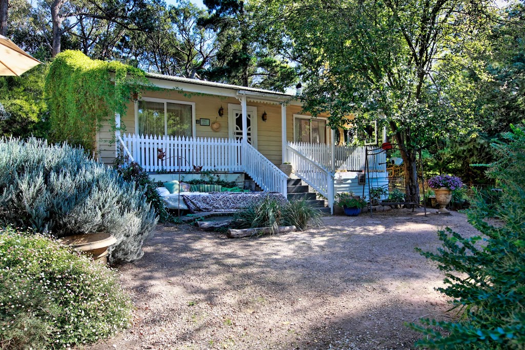 Woodend Cottage | 44A Donalds Rd, Woodend VIC 3442, Australia | Phone: 0411 781 094