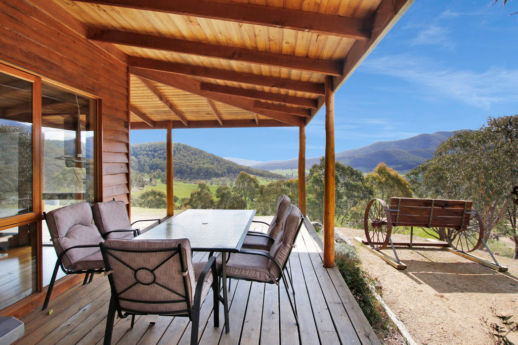 Quins Gap Private Retreat | lodging | 93 Quins Gap Rd, Bright VIC 3741, Australia | 0357552275 OR +61 3 5755 2275