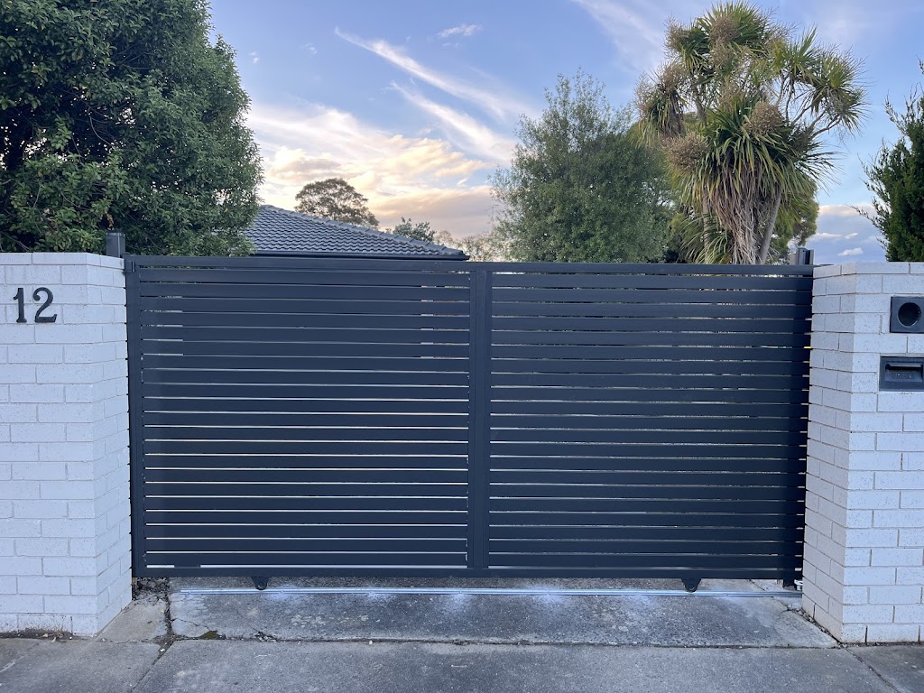 Earthbender Fencing Gippsland | 81-83 Moore St, Moe VIC 3825, Australia | Phone: 0413 858 080