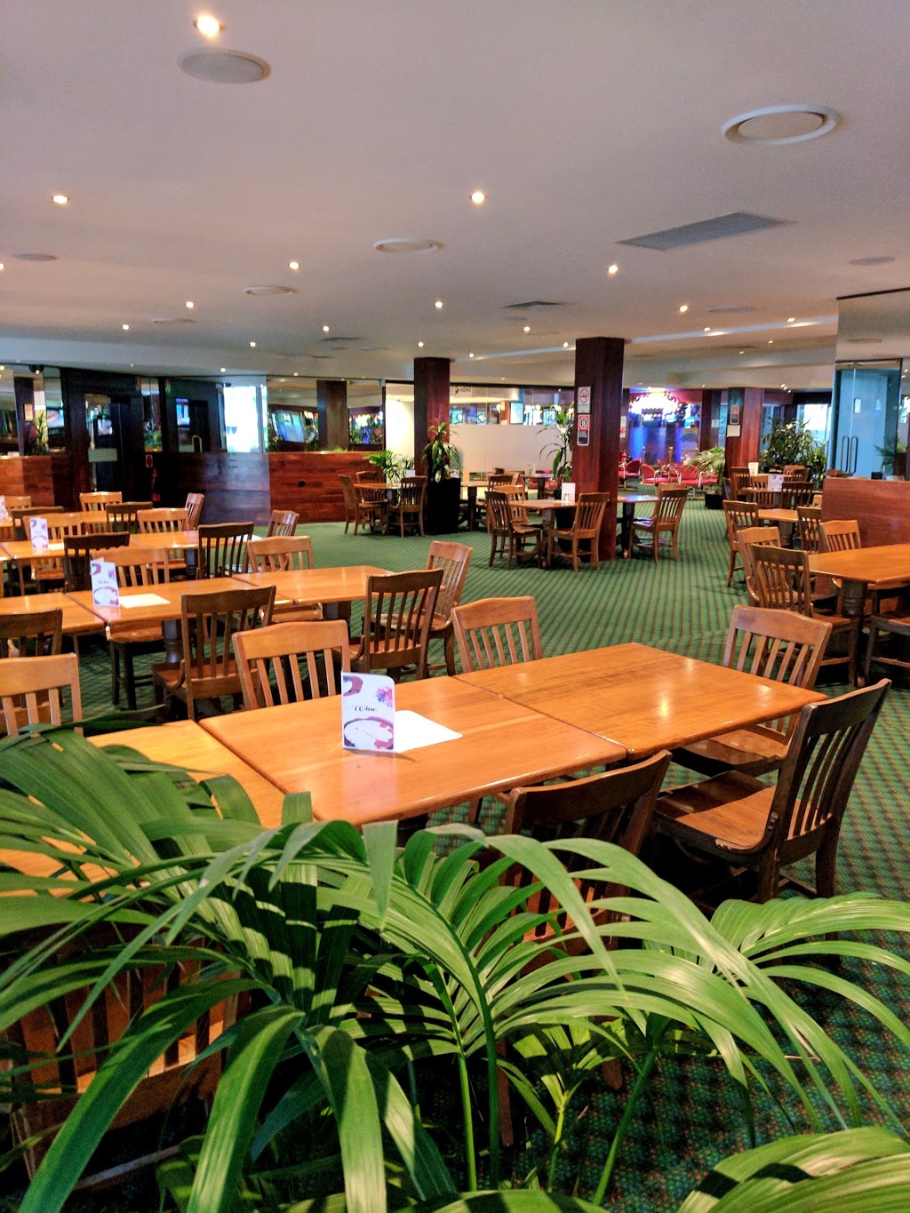 Vegas Hotel Bar & Grill | restaurant | 57 N Parade, Mount Druitt NSW 2770, Australia | 0296751872 OR +61 2 9675 1872