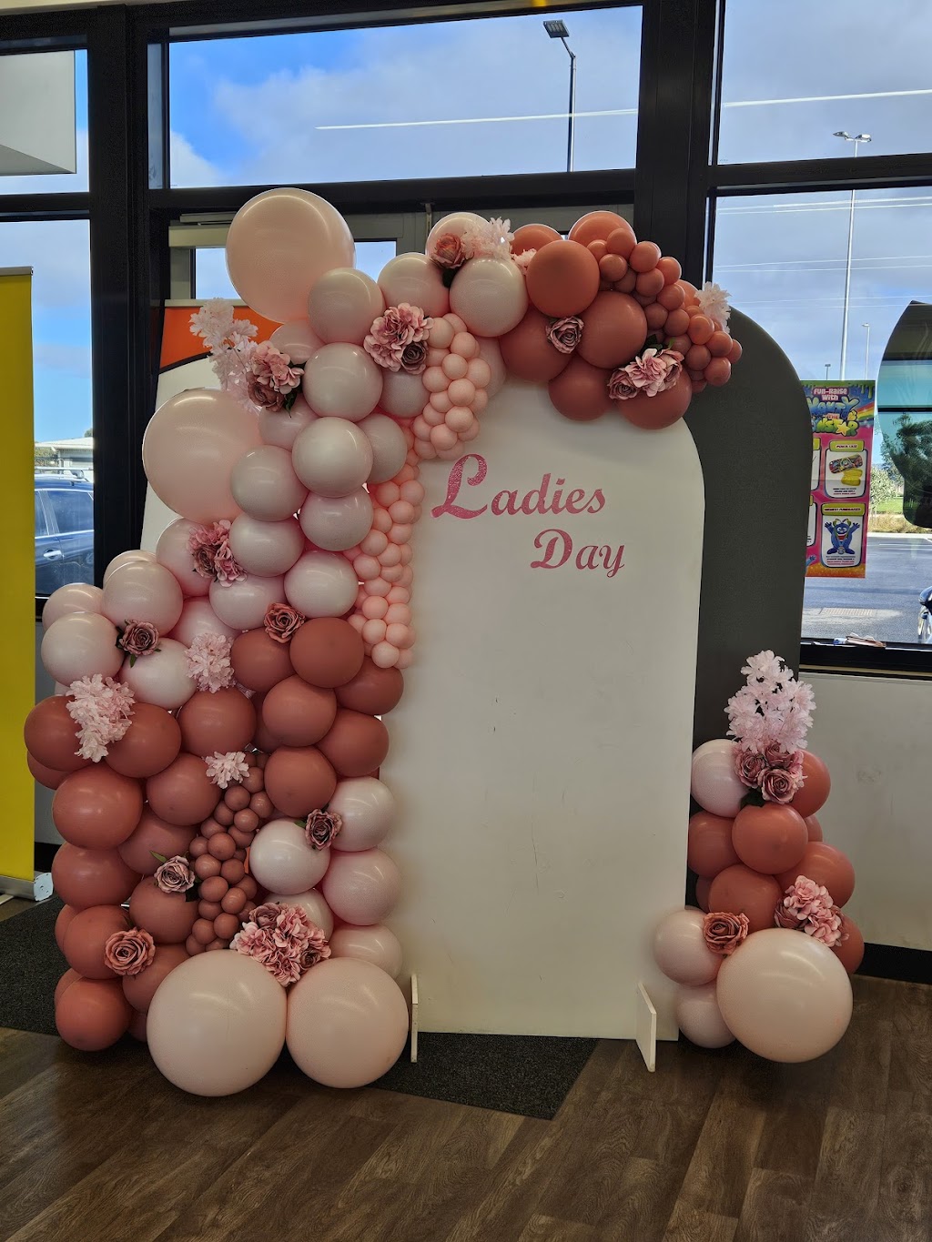 Bursting Balloons | 38 Statesman Dr, Kurunjang VIC 3337, Australia | Phone: 0411 832 772