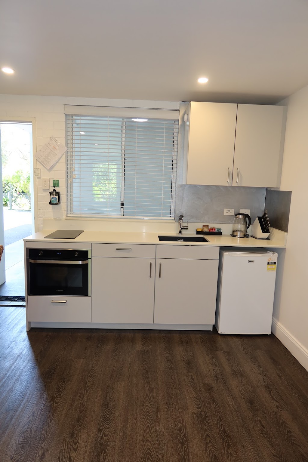 The Retreat - Broulee | 18 Imlay St, Broulee NSW 2537, Australia | Phone: 0434 575 387