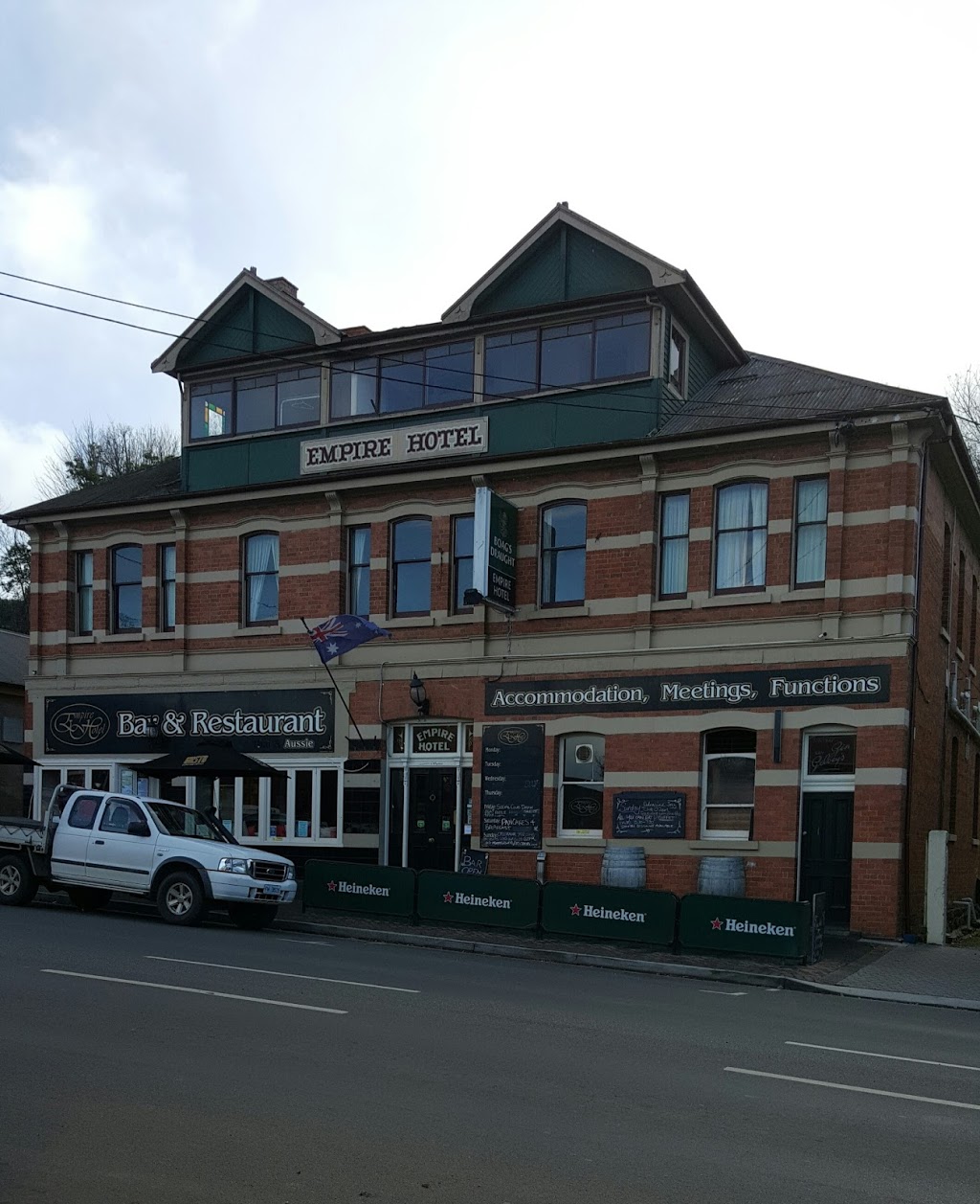 Deloraine Hotel | Emu Bay Rd, Deloraine TAS 7304, Australia | Phone: (03) 6362 2022