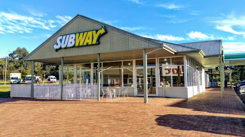 Subway® Restaurant | restaurant | BP Service Station, Cnr Oxley and, Port Macquarie, Pacific Hwy, Thrumster NSW 2444, Australia | 0265810332 OR +61 2 6581 0332