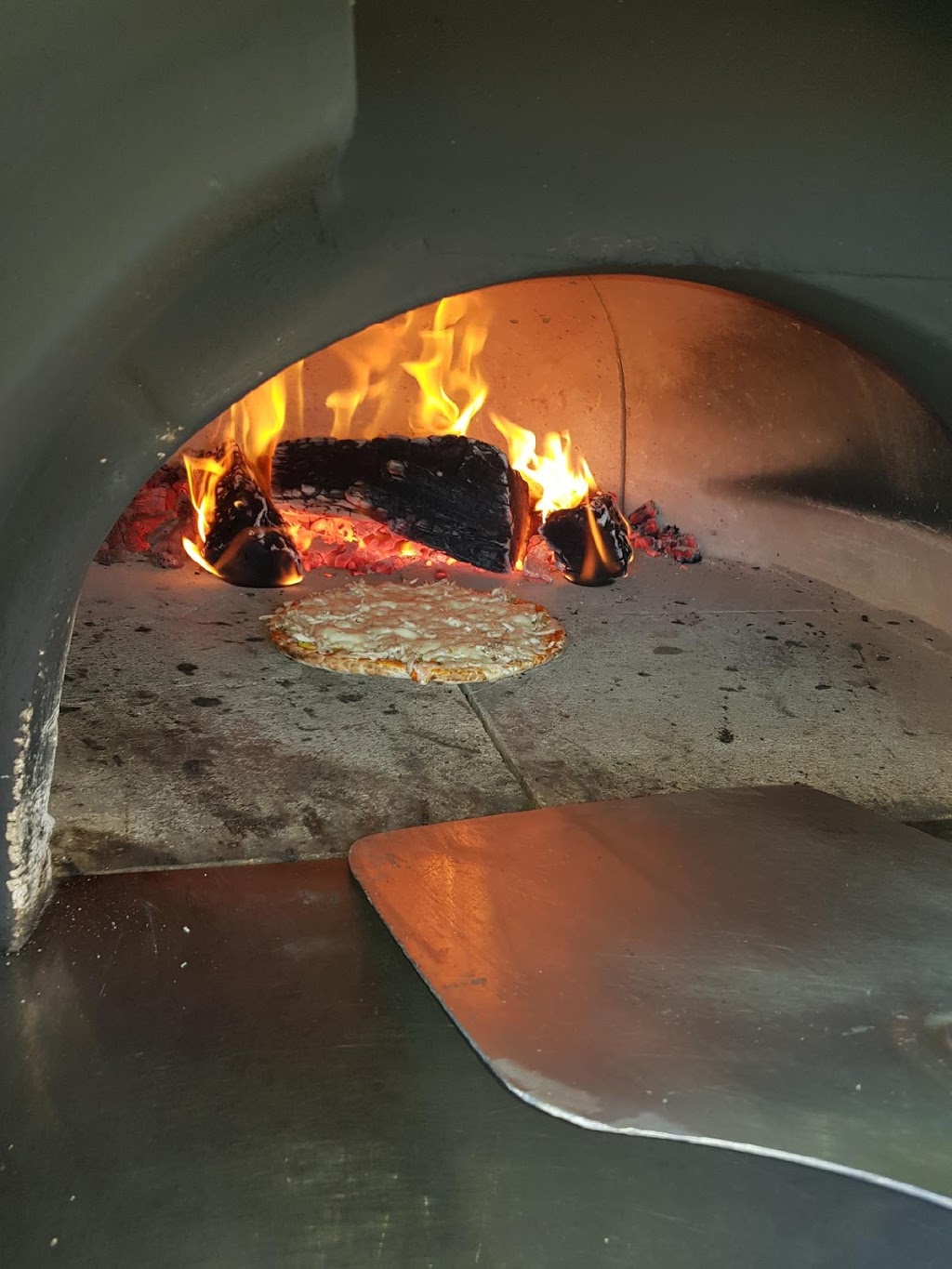 Town & Country Mobile Wood-oven pizza | food | 10 Truscott St, Kapunda SA 5373, Australia | 0428816807 OR +61 428 816 807