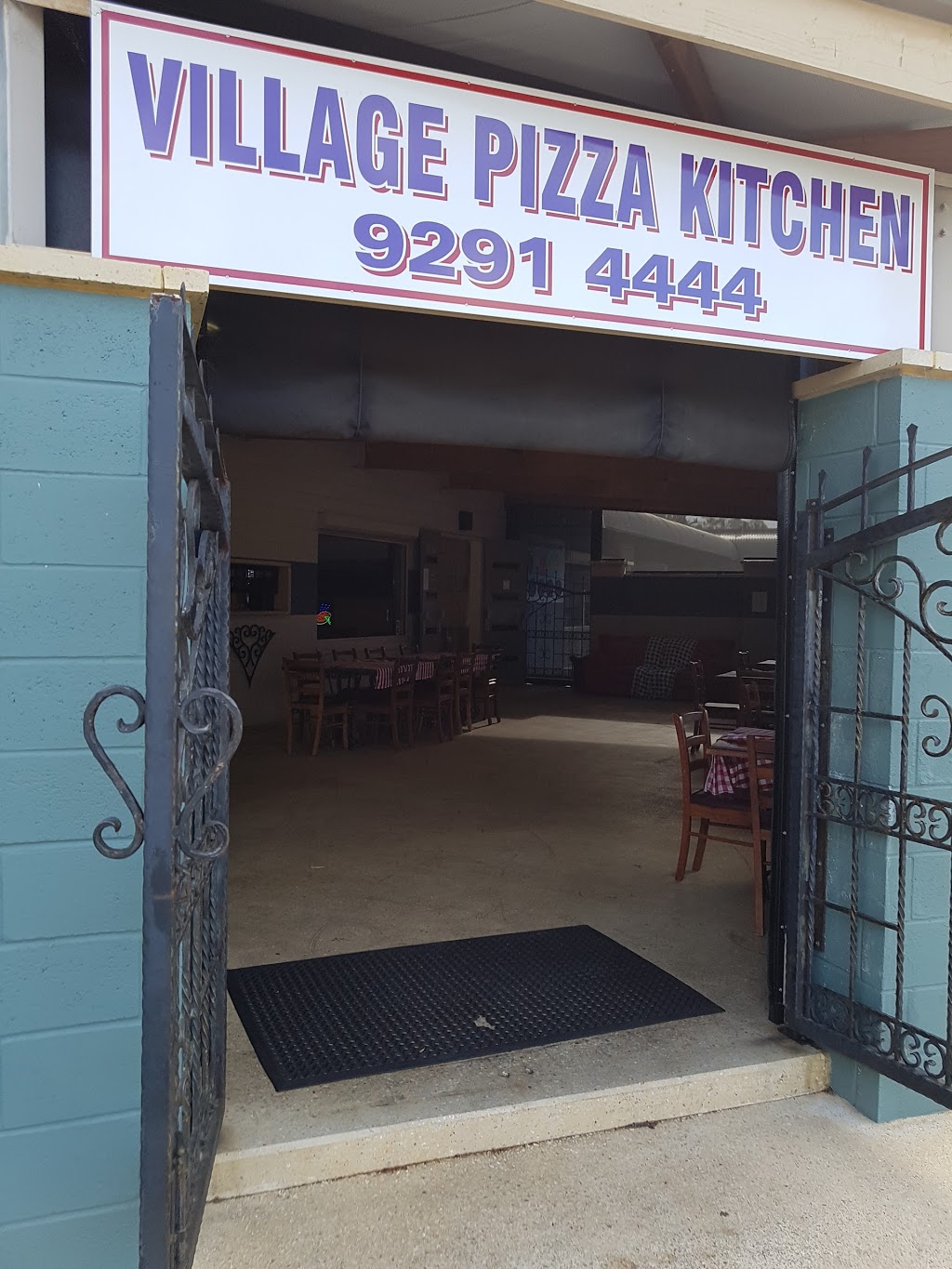 Village Pizza Kitchen | restaurant | 35 Sanderson Rd, Lesmurdie WA 6076, Australia | 0892914444 OR +61 8 9291 4444