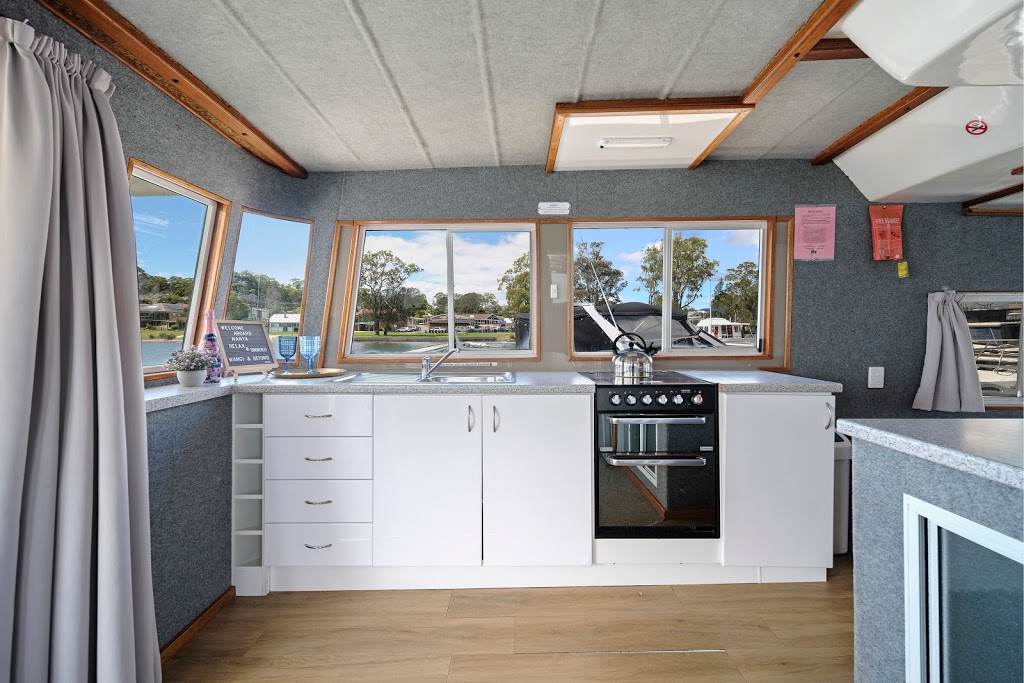 Wangi and Beyond Houseboats | 287 Watkins Rd, Wangi Wangi NSW 2267, Australia | Phone: 0450 954 924
