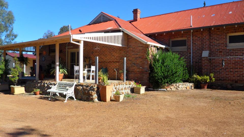 Century Lodge Bed and Breakfast | lodging | 17 Gordon St, Kojonup WA 6395, Australia | 0430226195 OR +61 430 226 195