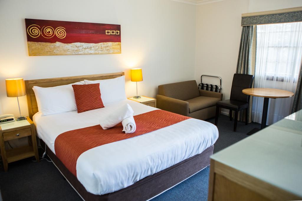 Colonial Lodge Motor Inn | lodging | 2 MacDonald St, Yass NSW 2582, Australia | 0262263313 OR +61 2 6226 3313
