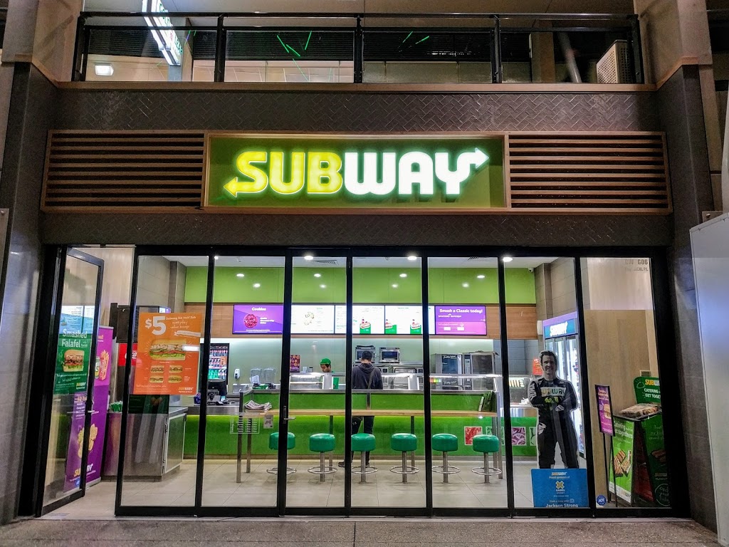 Subway | Shop CW G06, Waterfront Way Harbour Town Shopping Centre, Docklands VIC 3008, Australia | Phone: (03) 9670 8843