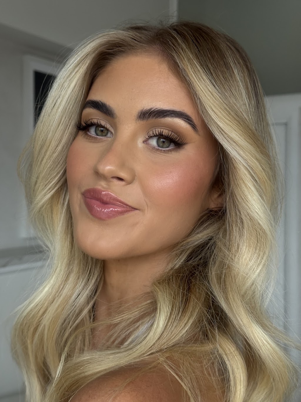 Rose McGuire Makeup | 83 John St, The Oaks NSW 2570, Australia | Phone: 0466 834 658