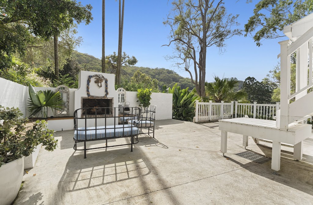 Hampton House At The Beach | 10-12 Bay St, Patonga NSW 2256, Australia | Phone: 0418 163 271