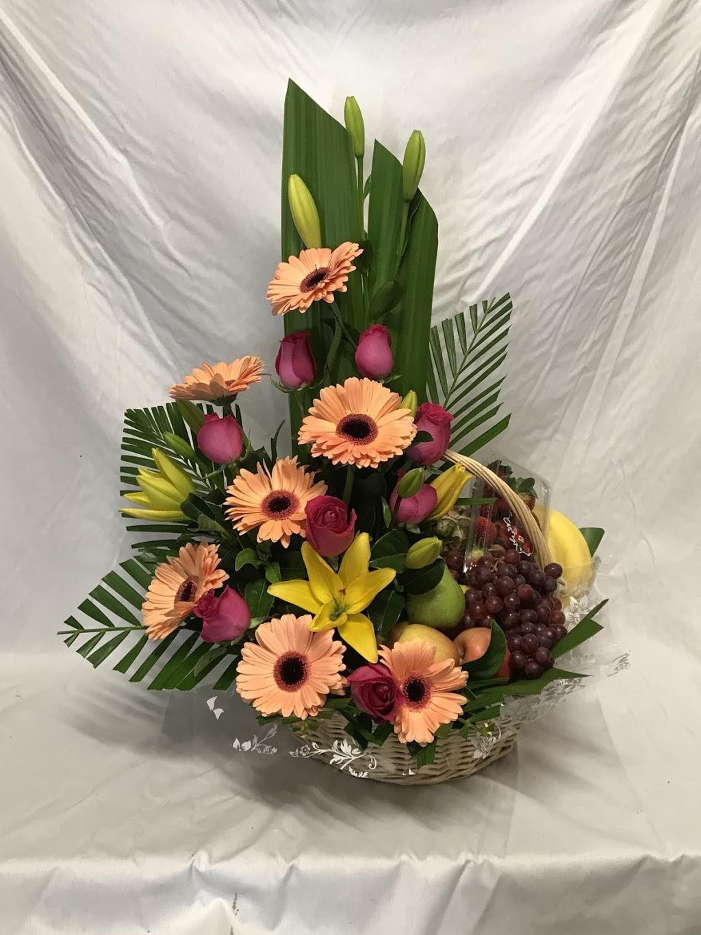 Lucky House Florist | florist | 55B Eton St, Sutherland NSW 2232, Australia | 0295421930 OR +61 2 9542 1930