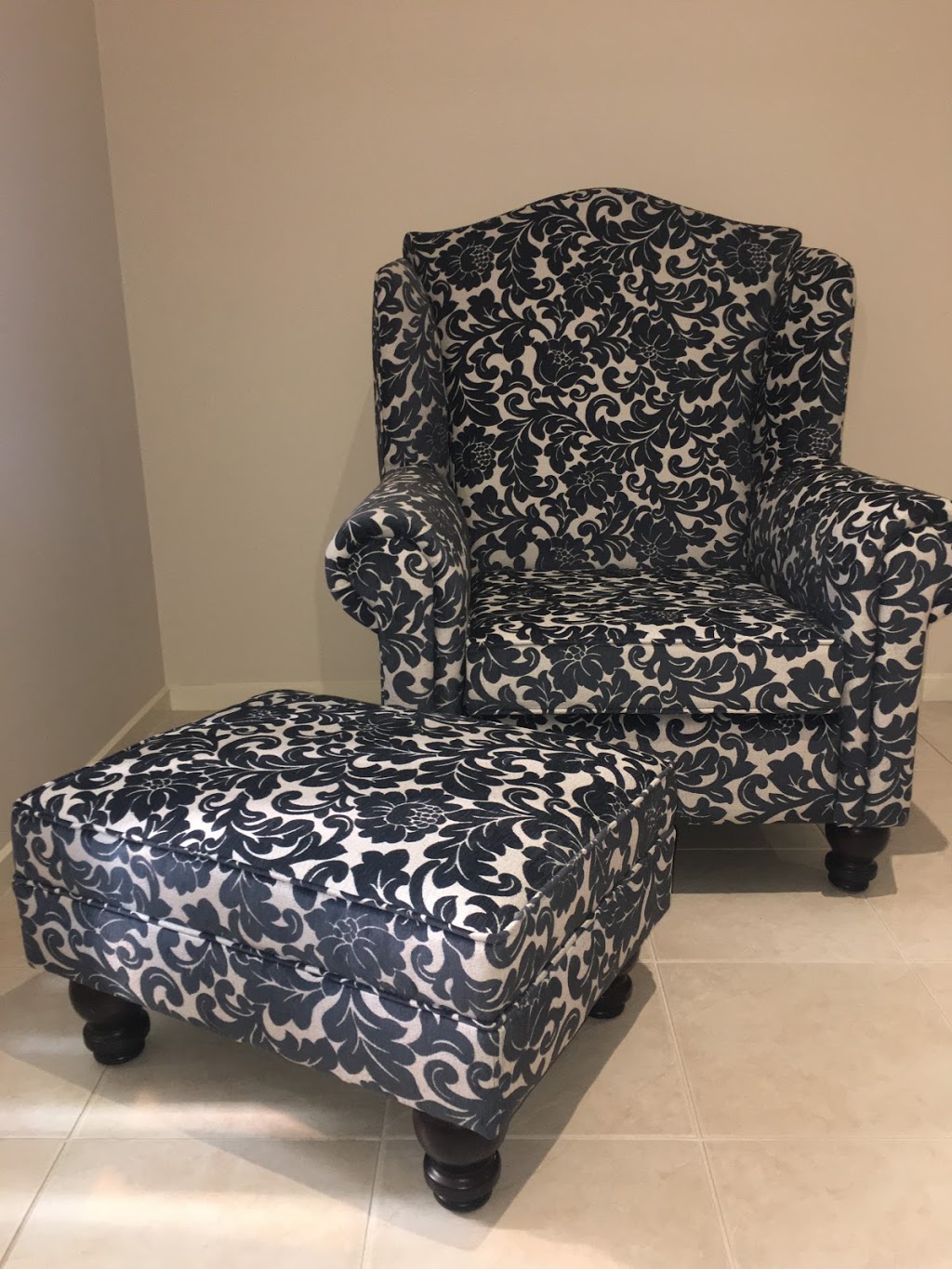 Paris upholstery | 776 Armstrong Rd, Manor Lakes VIC 3024, Australia | Phone: 0415 916 007