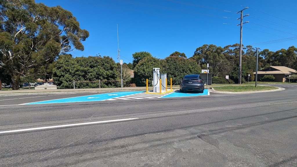 Evie Charging Station | 30 Smith St, Macedon VIC 3440, Australia | Phone: 1300 463 843