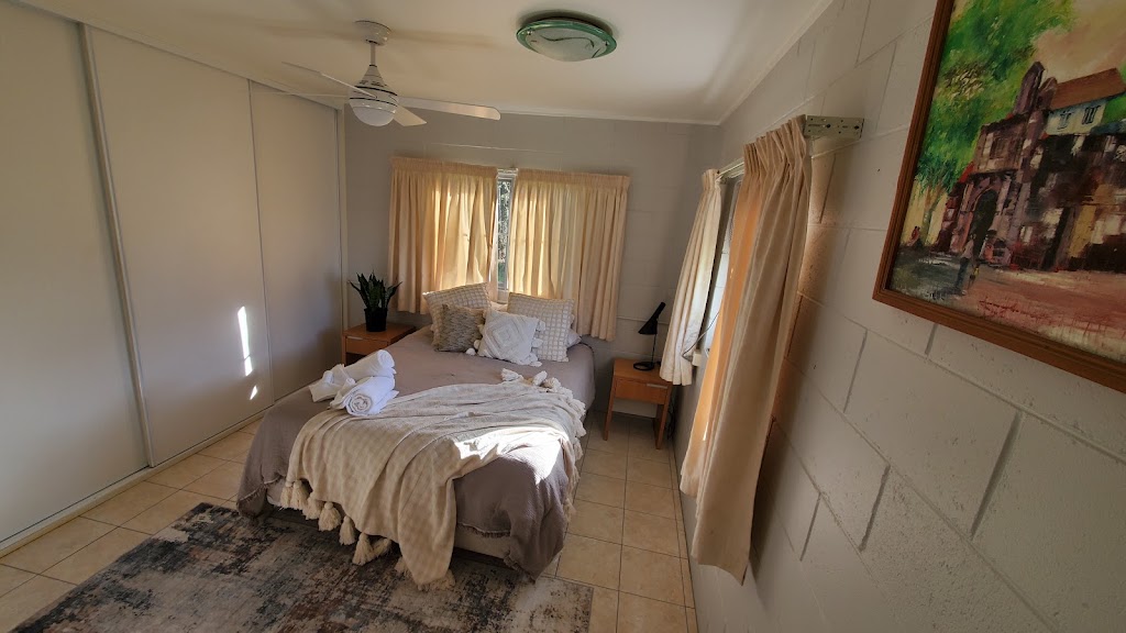 Serene St Helens Beach Affordable Stay | 9 Rosella St, St Helens Beach QLD 4798, Australia | Phone: 0400 062 055