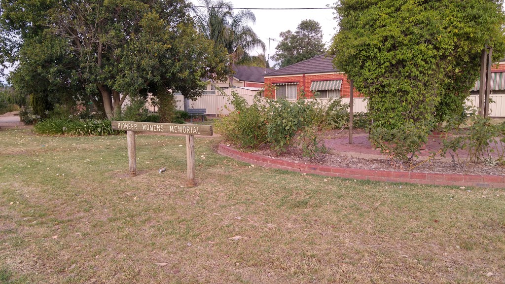 Pioneer Womens Memorial | 9 Irvine Parade, Yarrawonga VIC 3730, Australia