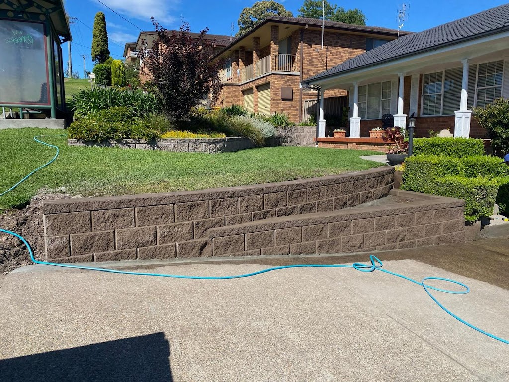 Les Blackburn Landscaping | 4 Rosella Way, Tingira Heights NSW 2290, Australia | Phone: 0414 486 633