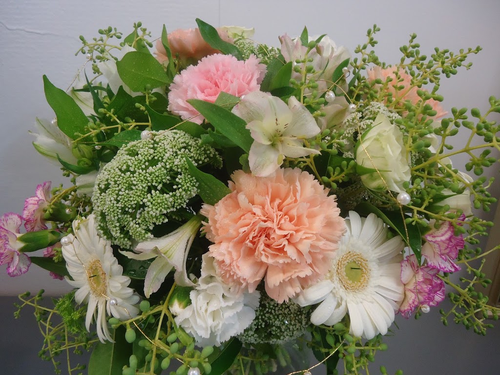 Brassall Florist | florist | 100 Pine Mountain Rd, Brassall QLD 4305, Australia | 0732016088 OR +61 7 3201 6088