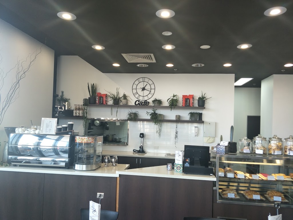 Caffe Di Famiglia (Watervale Cafe) | cafe | Watervale Shopping Center, Shop 11/2-14 Calder Park Dr, Taylors Hill VIC 3037, Australia | 0393078936 OR +61 3 9307 8936