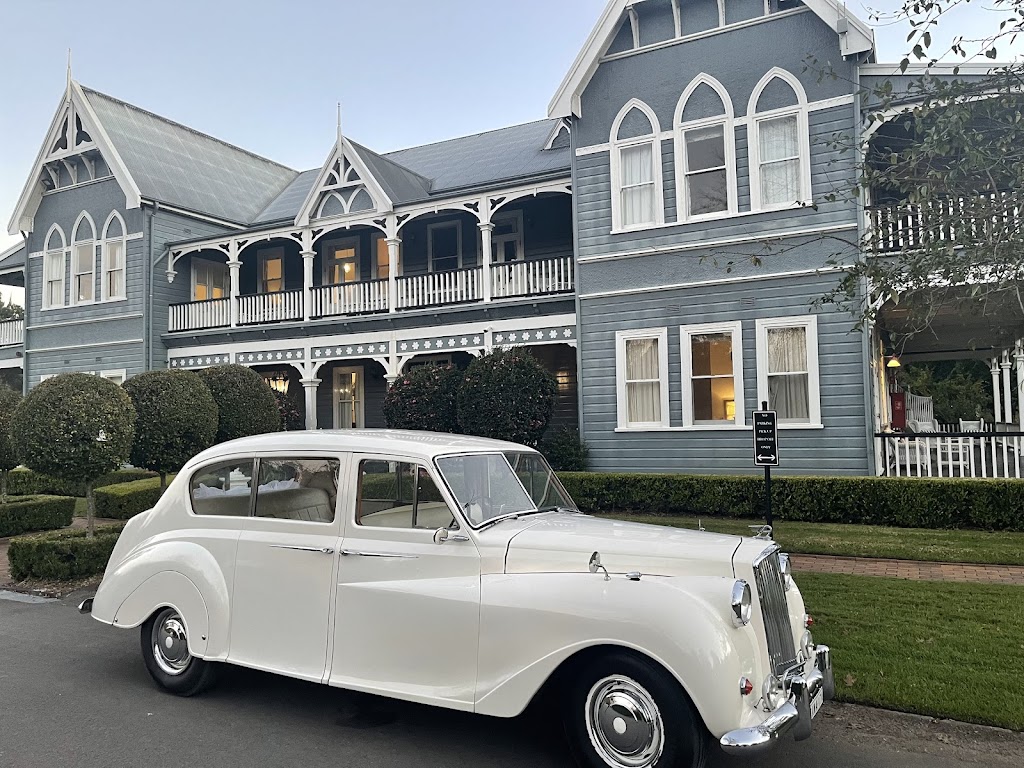 Classic Limousines Newcastle | 3 Parklea Ave, Croudace Bay NSW 2280, Australia | Phone: 0410 508 048