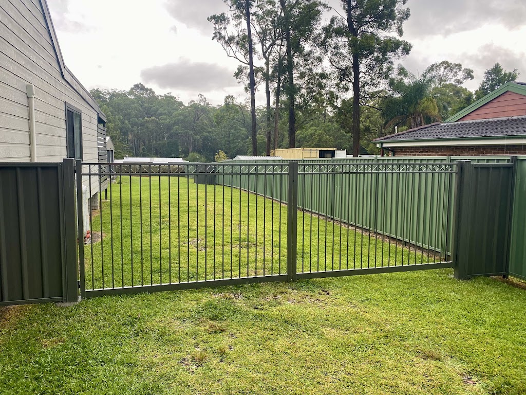 Dolphin Bay Fencing | 18 Pangari Cres, St Georges Basin NSW 2540, Australia | Phone: 0402 312 106