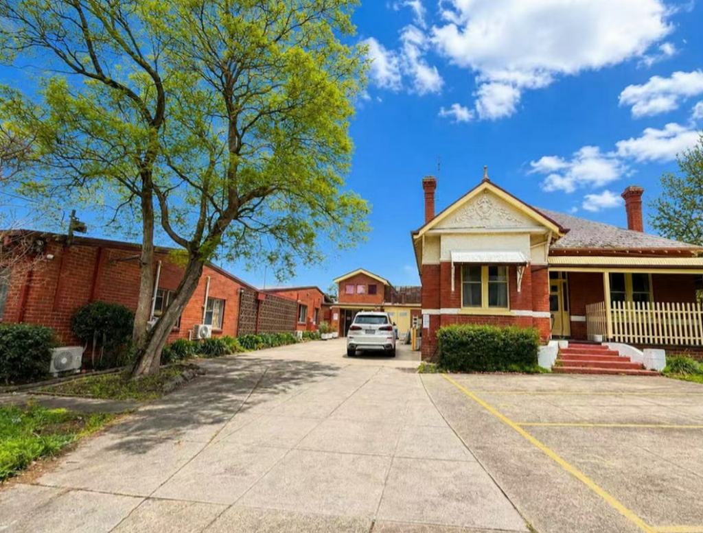 Box Hill Student Accommodation and Rooming House | 32-34 Kangerong Rd, Box Hill VIC 3128, Australia | Phone: 0489 143 149