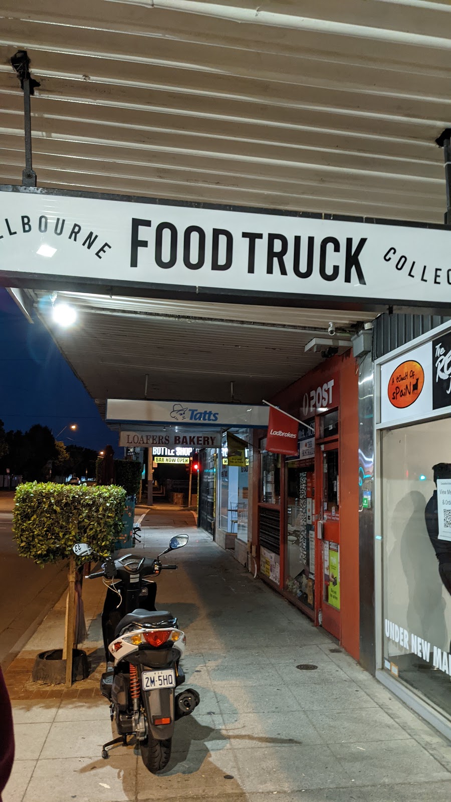 Melbourne Food Truck Collective | meal takeaway | Shop 4/84 Bemersyde Dr, Berwick VIC 3806, Australia | 0448861699 OR +61 448 861 699