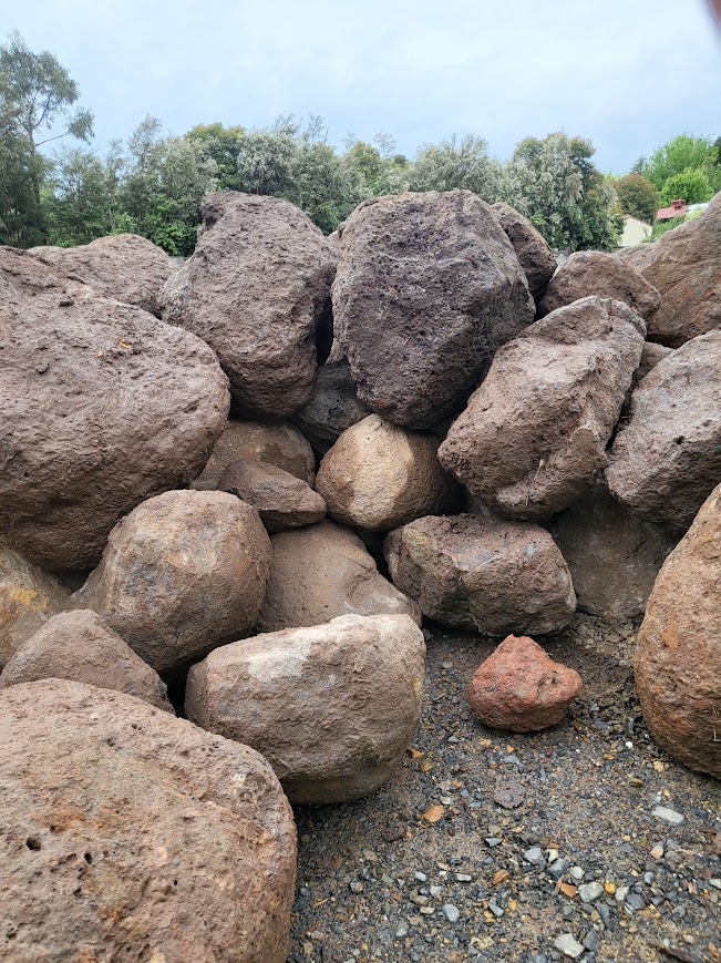 Bird in a Garden, Landscape and Garden Supplies. | 2687 Warburton Hwy, Yarra Junction VIC 3799, Australia | Phone: (03) 5967 1517