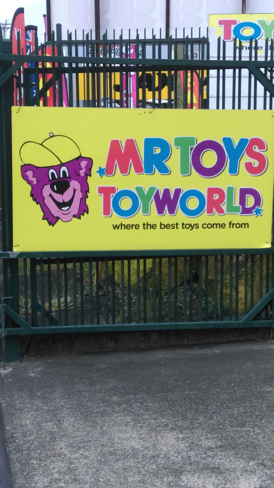 Mr Toys Toyworld Springwood | store | 3379 Pacific Hwy, Springwood QLD 4127, Australia | 0732089750 OR +61 7 3208 9750