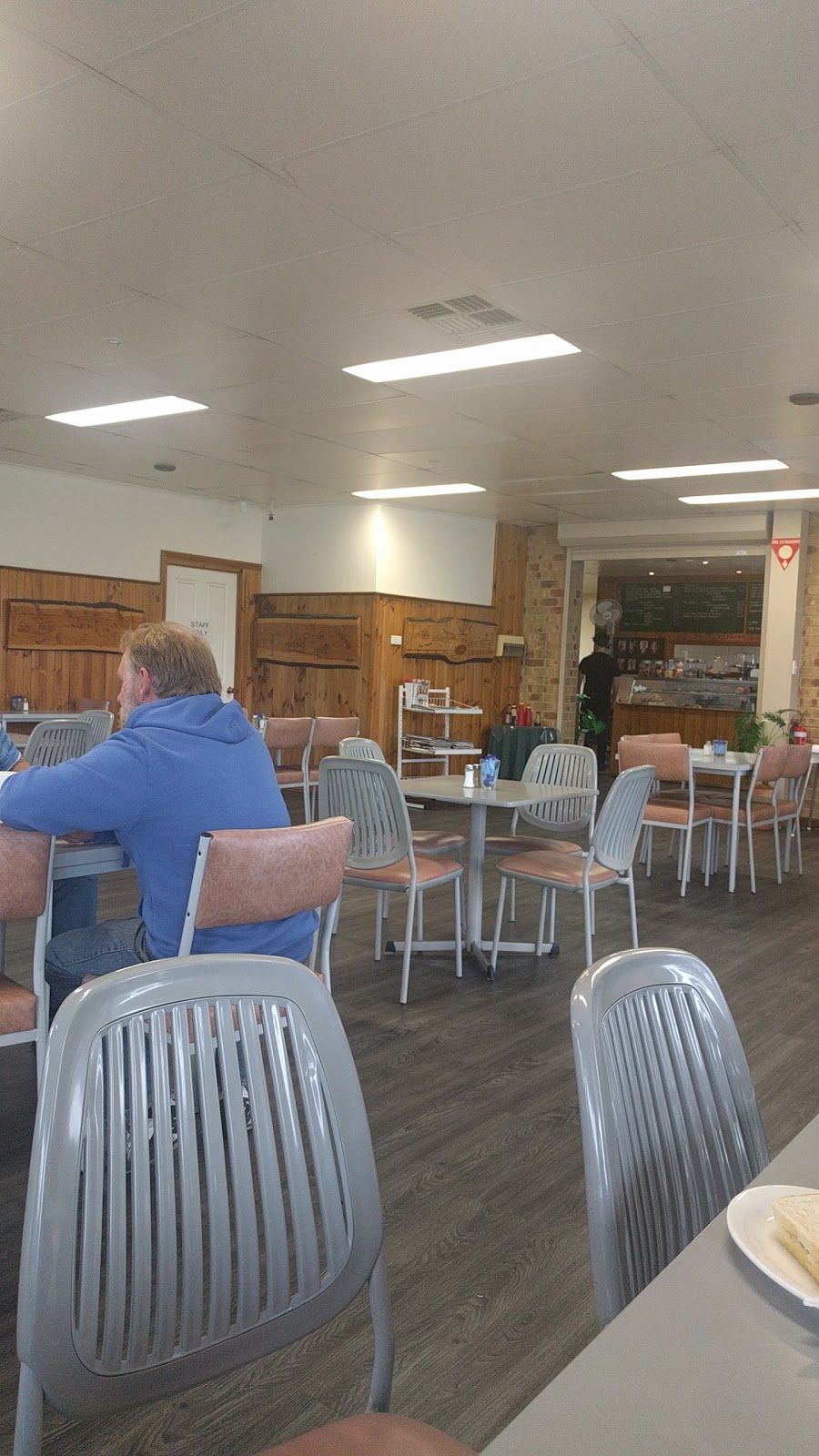 Pelican Cafe | cafe | 85 S Gippsland Hwy, Tooradin VIC 3980, Australia | 0359983111 OR +61 3 5998 3111
