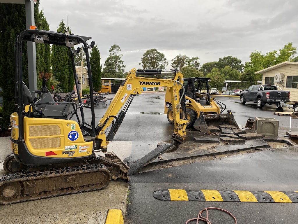 Oz Excavations & Plant Hire | 1803-1807 The Horsley Dr, Horsley Park NSW 2175, Australia | Phone: 0402 769 949