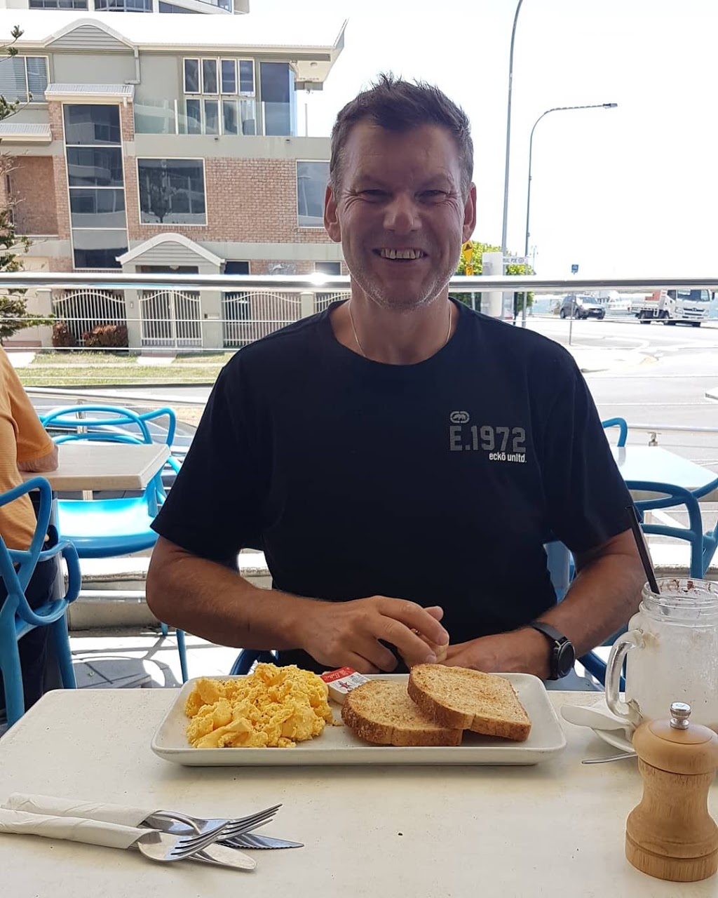 Surfers Beach Cafe and Takeaway | Crn Hanlan St & The Esplanade, Surfers Paradise QLD 4217, Australia