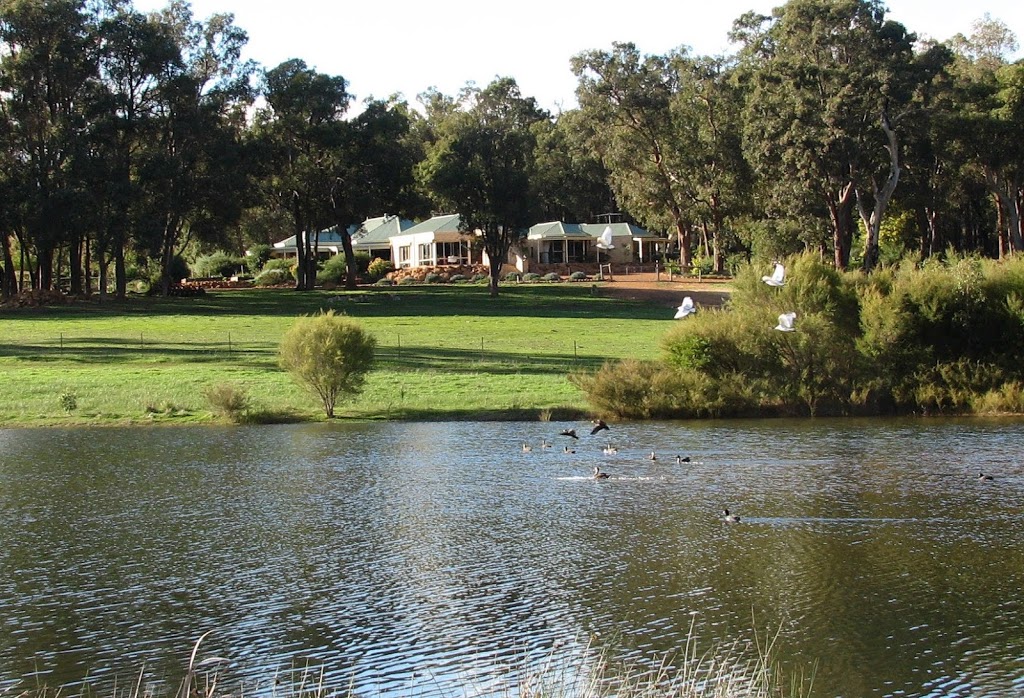 Lakeview Lodge | lodging | 131 Lakeview Dr, Gidgegannup WA 6083, Australia | 0895783009 OR +61 8 9578 3009