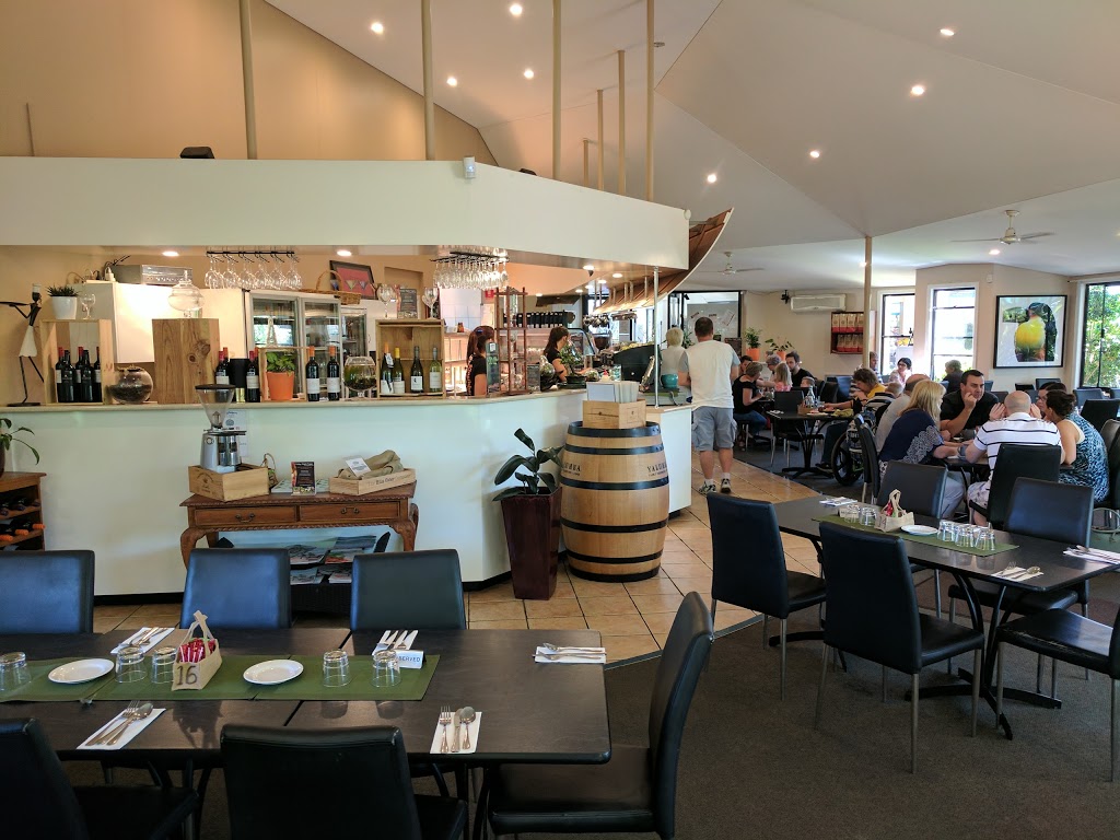 Kingfishers Cafe Restaurant | 333 Spring St, Kearneys Spring QLD 4350, Australia | Phone: (07) 4636 6688