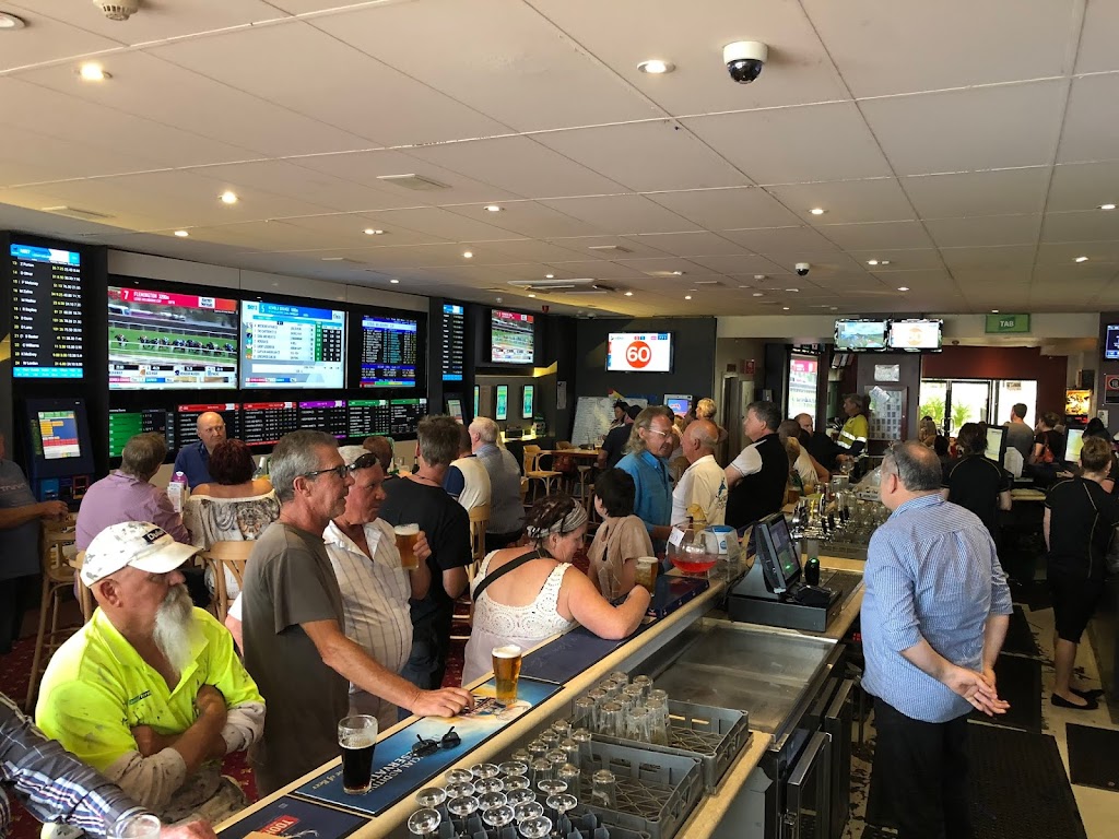 Spinning Wheel Hotel | bar | 82 Port Stephens St, Raymond Terrace NSW 2324, Australia | 0249872381 OR +61 2 4987 2381