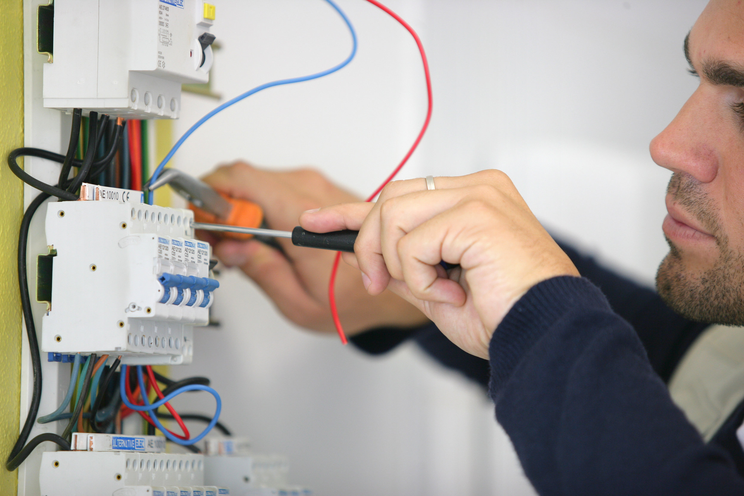 Pro Electrician Melbourne | 7/50 Market St, Melbourne VIC 3000, Australia | Phone: 03 8595 9888