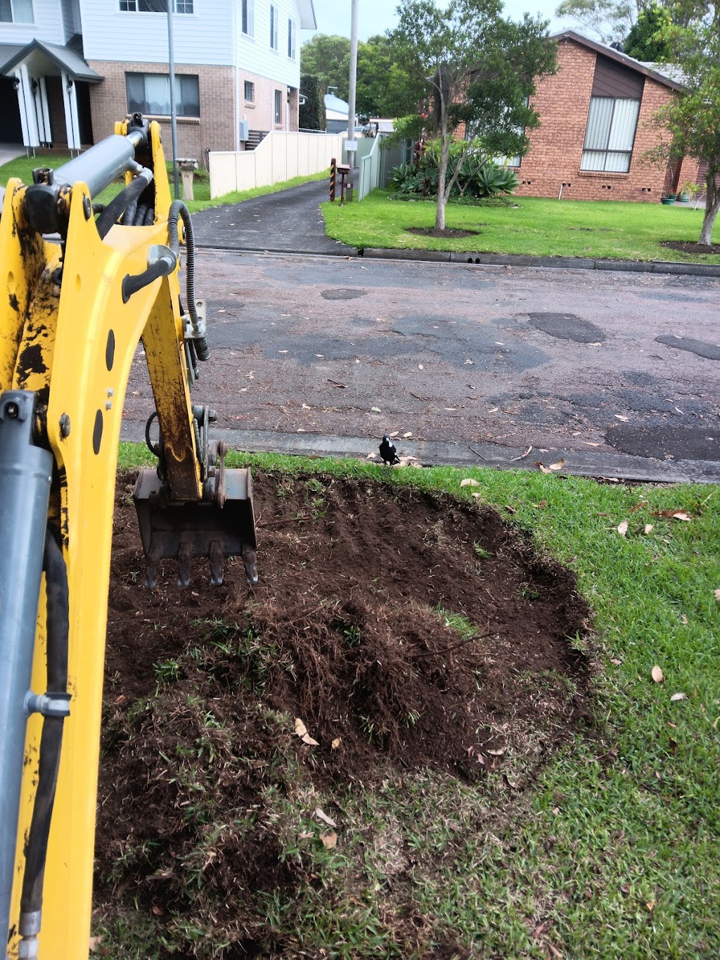 B & J Excavations PTY LTD | 4 Villa Cl, Budgewoi NSW 2262, Australia | Phone: 0435 794 374