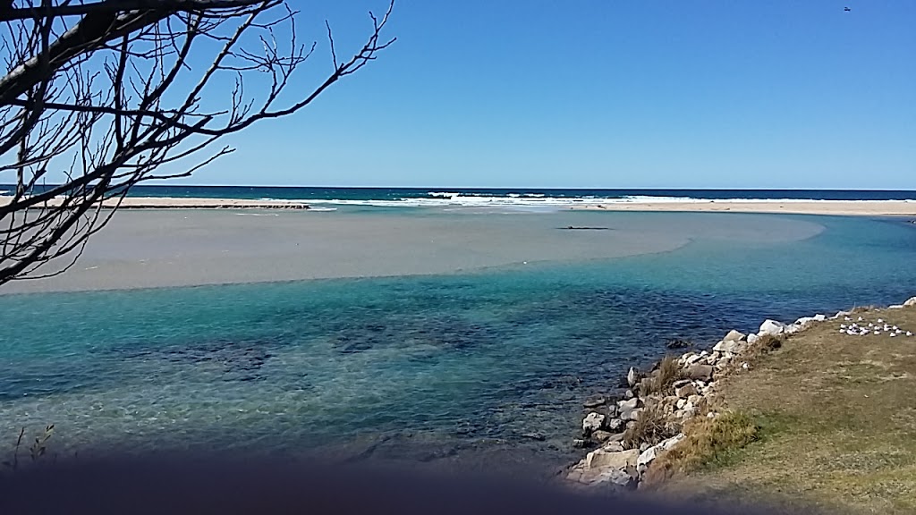Scamander On The Beach | 16 Lagoon Esplanade, Scamander TAS 7215, Australia | Phone: 0411 435 867