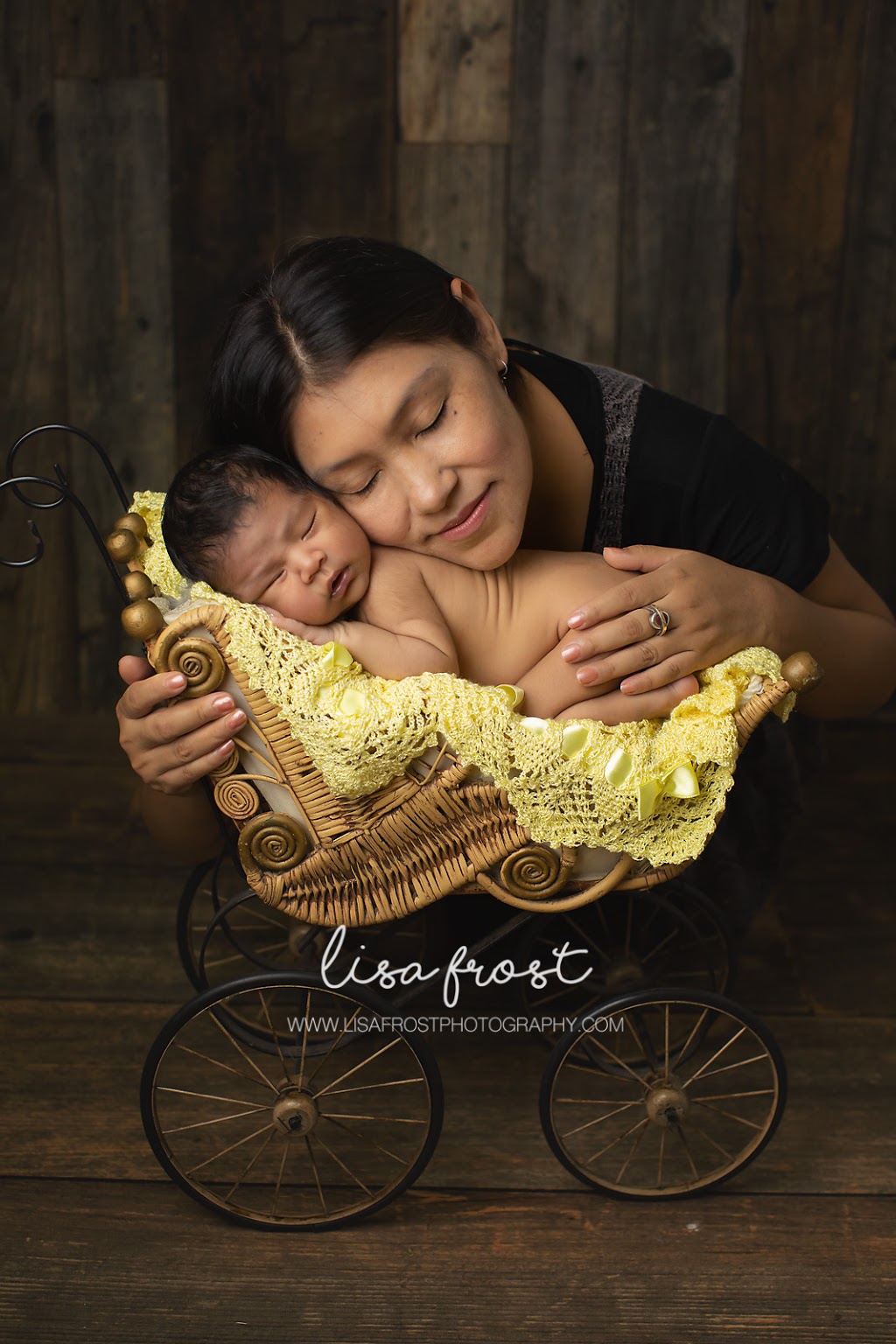 Lisa Frost Photography | 37 Wyndham Ave, Boyne Island QLD 4680, Australia | Phone: 0423 347 695