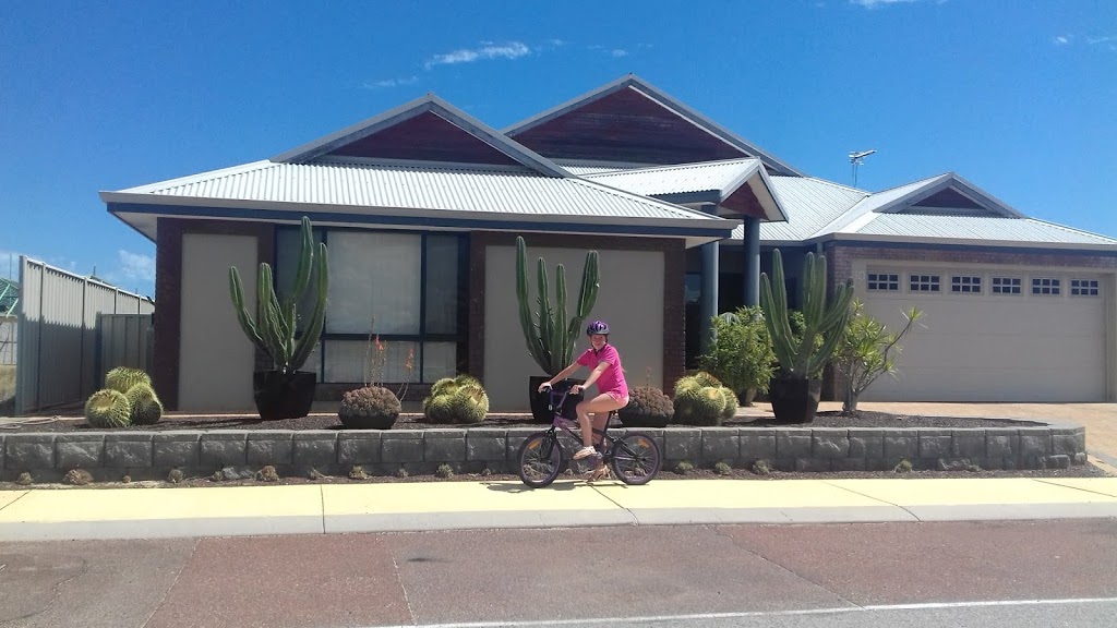 LiL House | lodging | 27 Verticordia Pl, Jurien Bay WA 6516, Australia | 0428927087 OR +61 428 927 087