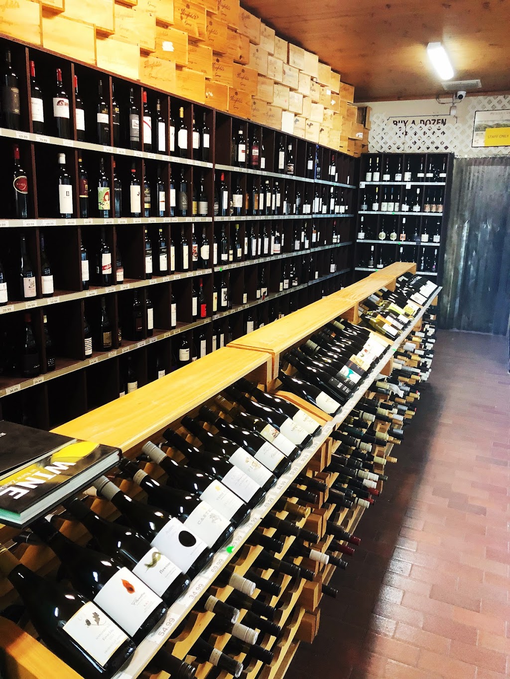 Strathmore Cellars | 305 Napier St, Strathmore VIC 3041, Australia | Phone: (03) 9379 3353