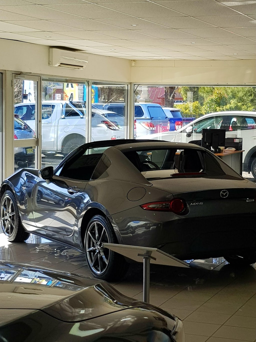 Young Motors | car dealer | 4 Wombat St, Young NSW 2594, Australia | 0263821903 OR +61 2 6382 1903