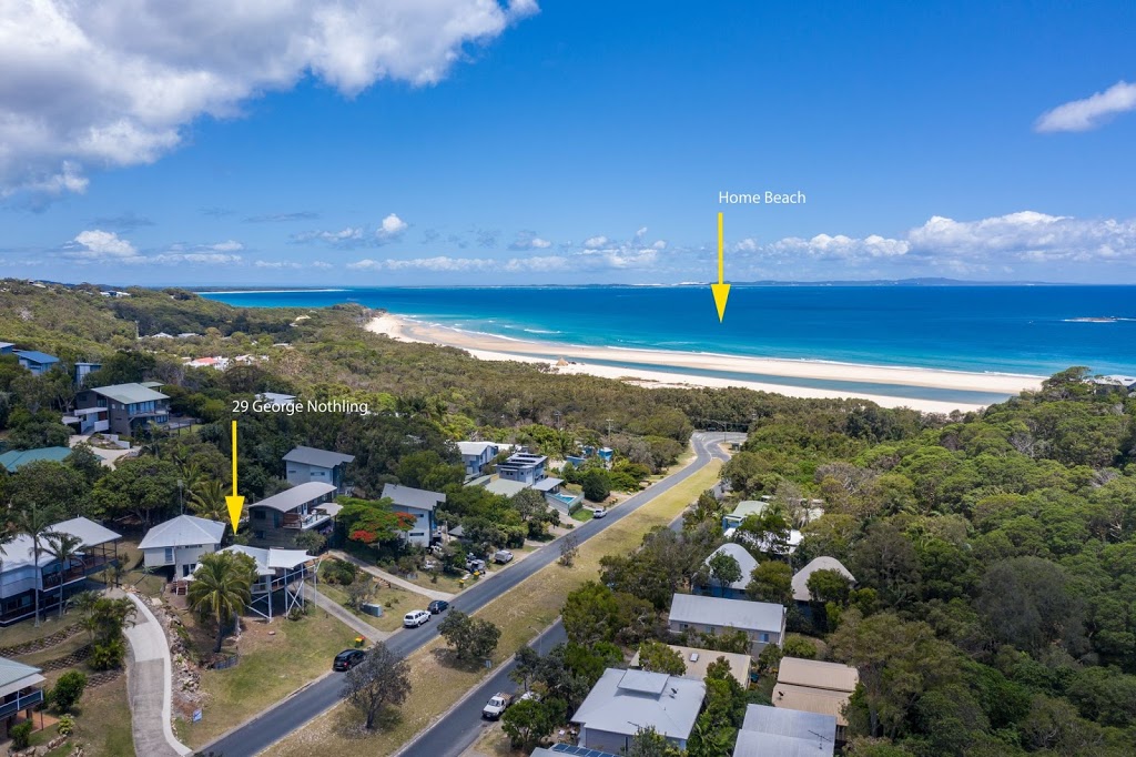 Sundowners Beach House | 29 George Nothling Dr, Point Lookout QLD 4183, Australia | Phone: (07) 3415 3949