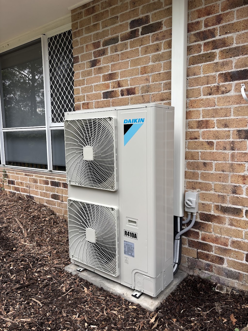 Brisk Air Conditioning Pty Ltd | 74 High St, Blackstone QLD 4304, Australia | Phone: 0404 031 358