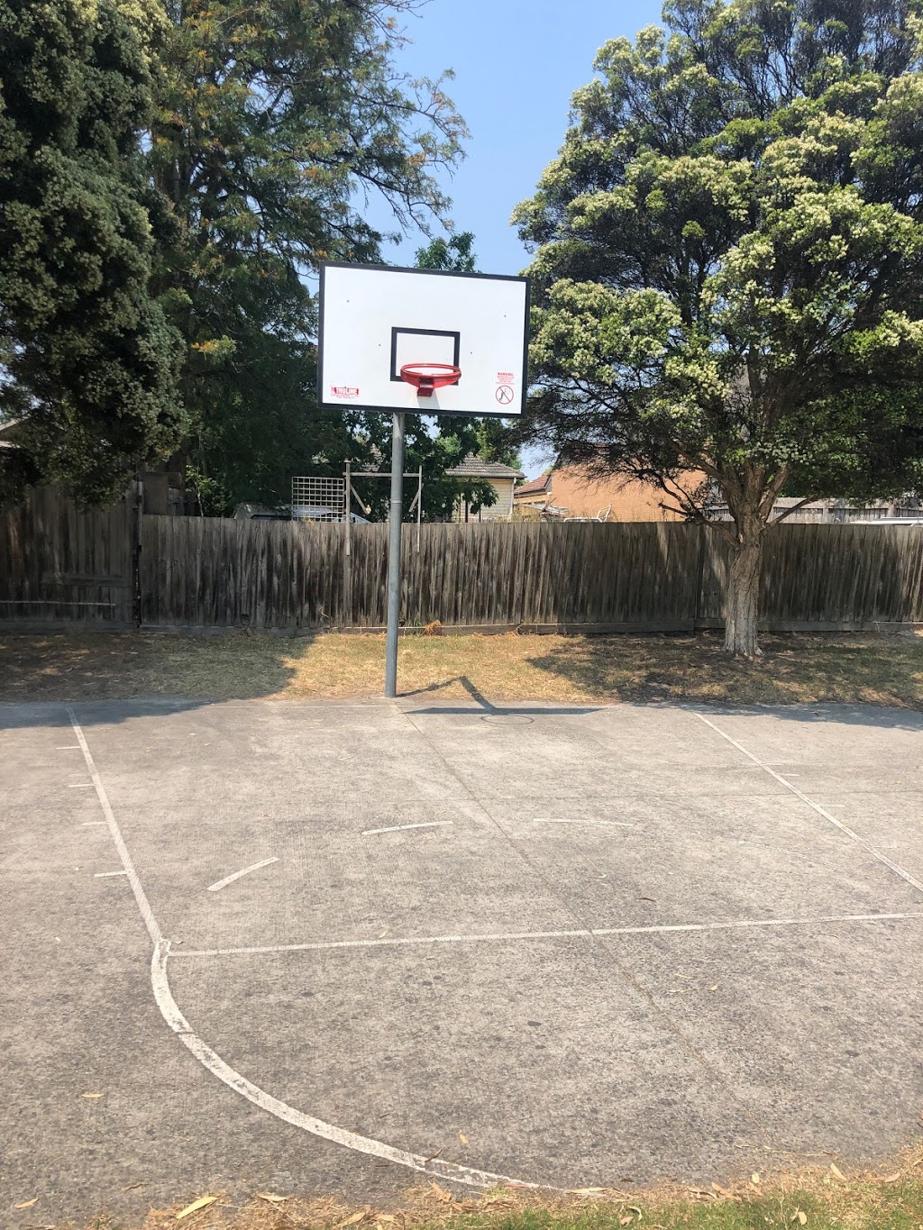 Artist Park Basketball Hoop | 32 Beaver St, Box Hill South VIC 3128, Australia