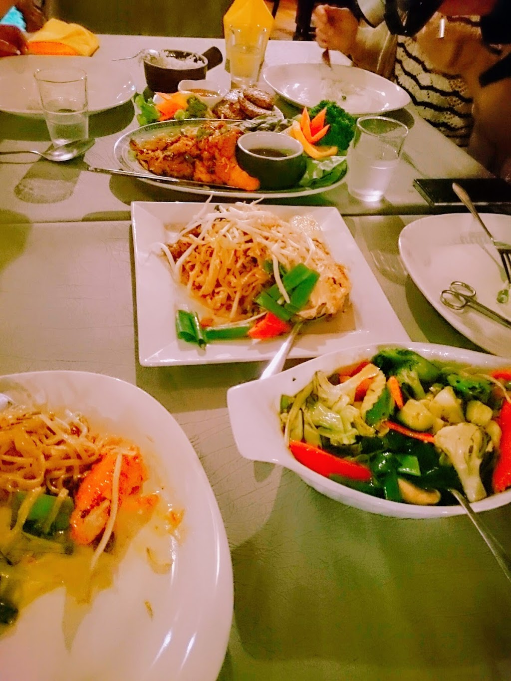 Charm Thai | restaurant | 388 Tamborine Oxenford Rd, Upper Coomera QLD 4209, Australia | 0755800675 OR +61 7 5580 0675