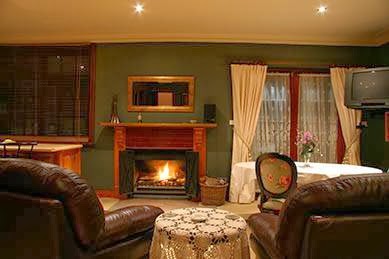 Storey Grange | lodging | 105 Lalor Dr, Springwood NSW 2777, Australia | 0247512672 OR +61 2 4751 2672