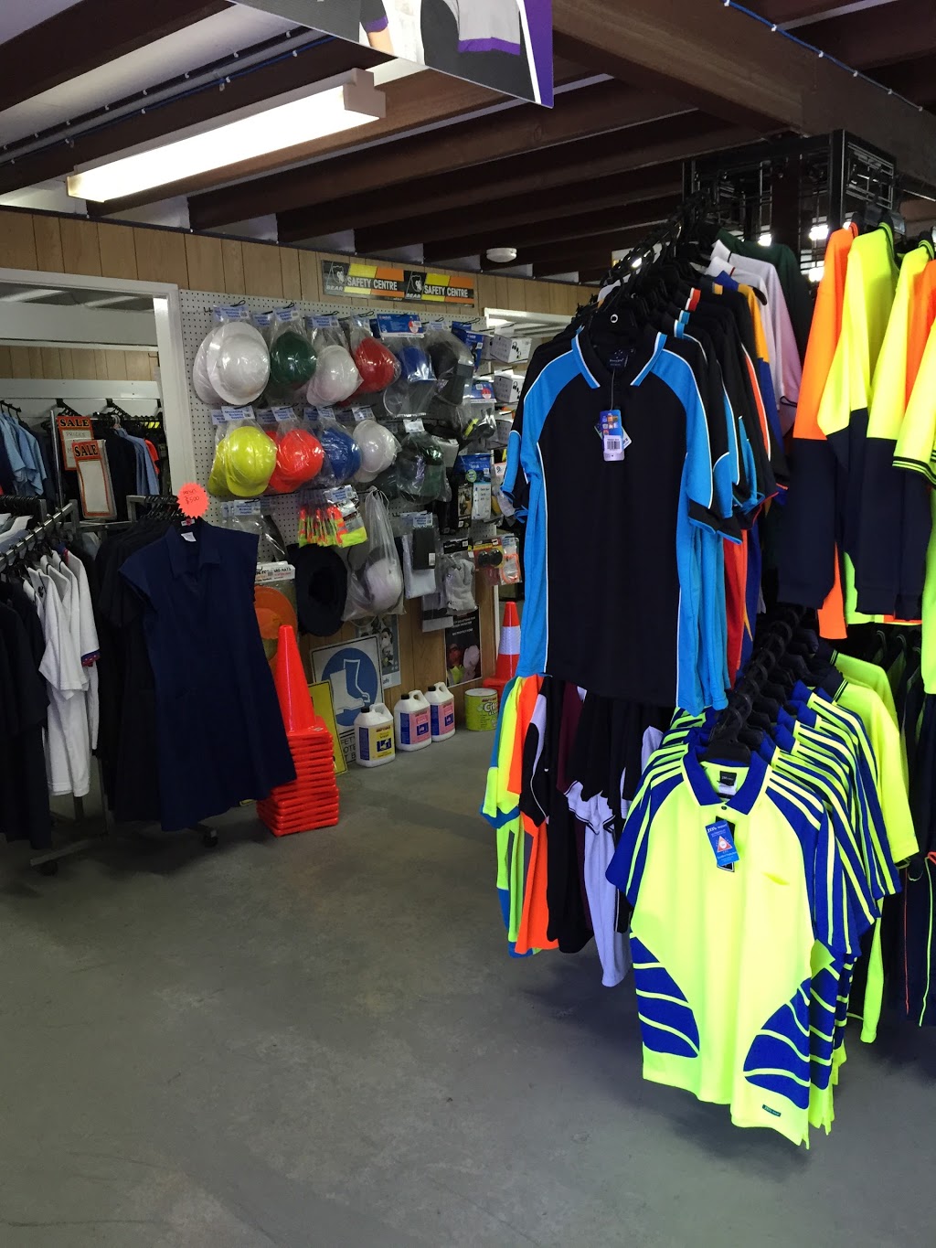Queensland Workwear Supplies | clothing store | 3/348 S Pine Rd, Brendale QLD 4500, Australia | 0732051488 OR +61 7 3205 1488
