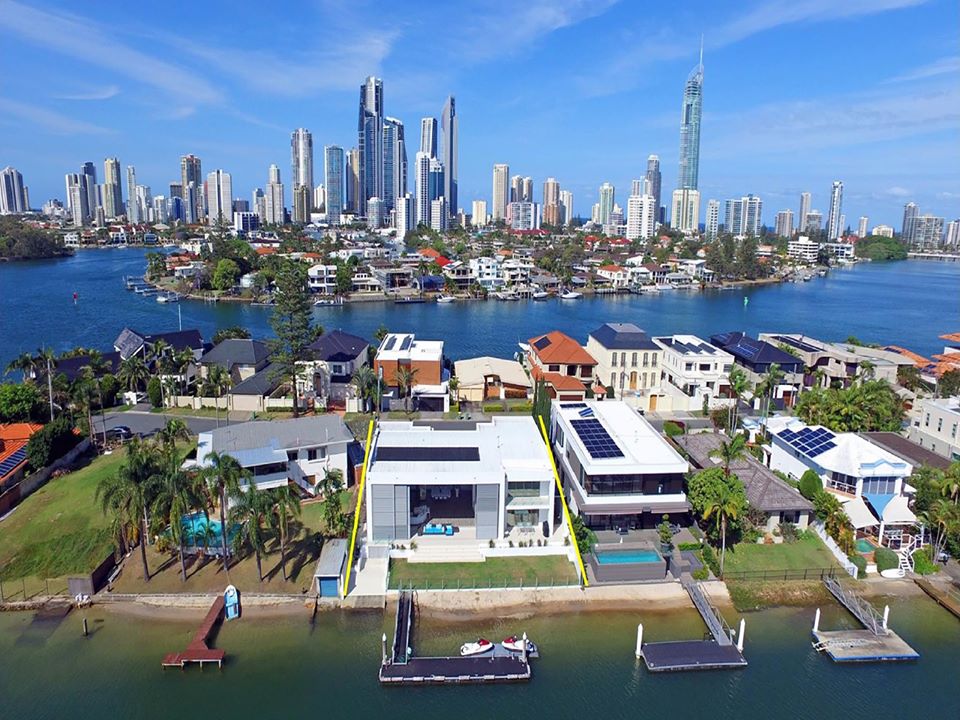 Luxury Waterfront Home | 68 The Promenade, Surfers Paradise QLD 4217, Australia | Phone: 0400 205 549